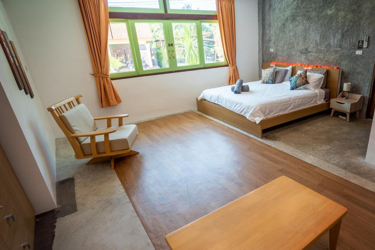 Tonmai Suites Ко-Ланта Экстерьер фото