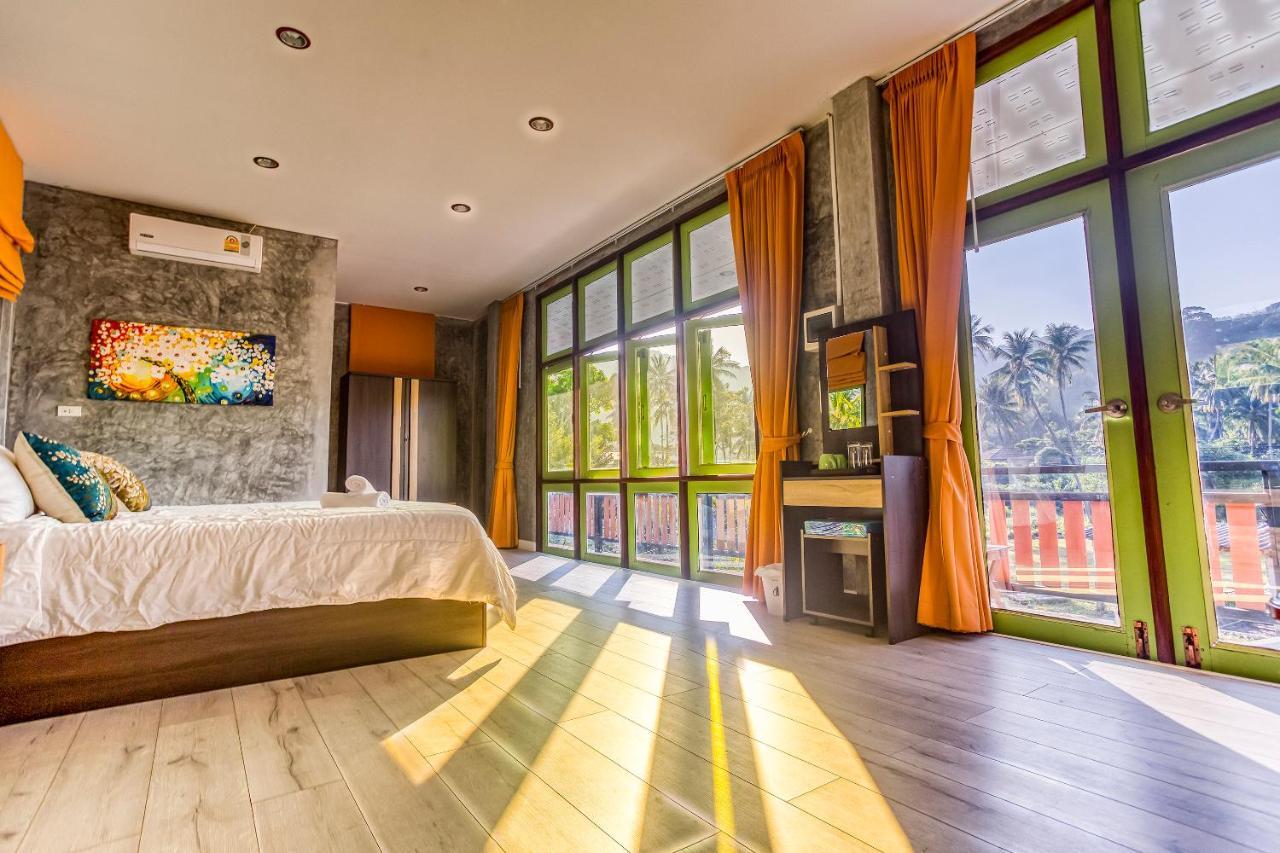 Tonmai Suites Ко-Ланта Экстерьер фото
